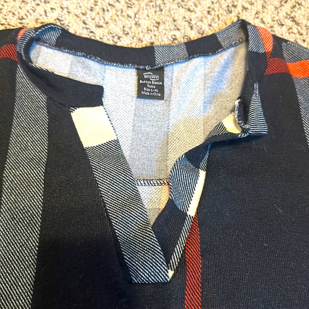 Button Sleeve Tunic! - Picture 2 of 3